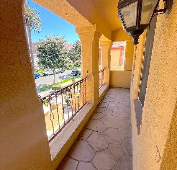 223 1/2 S Gale Dr — Photo 31