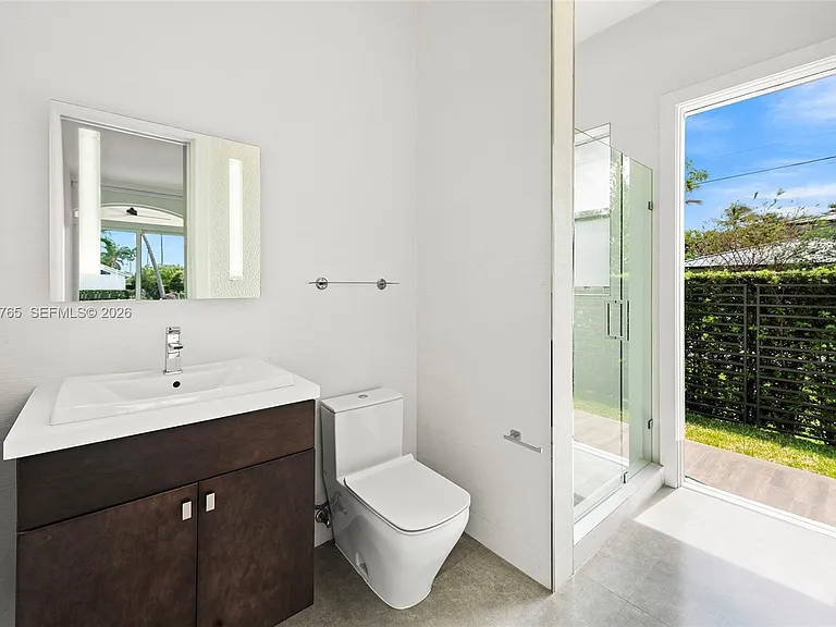 552 Palm Dr — Photo 24