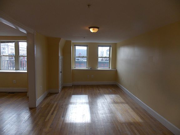 3rd image of 2101 Saint Paul St APT 1