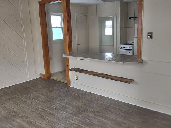 3rd image of 514 Crescent St #3