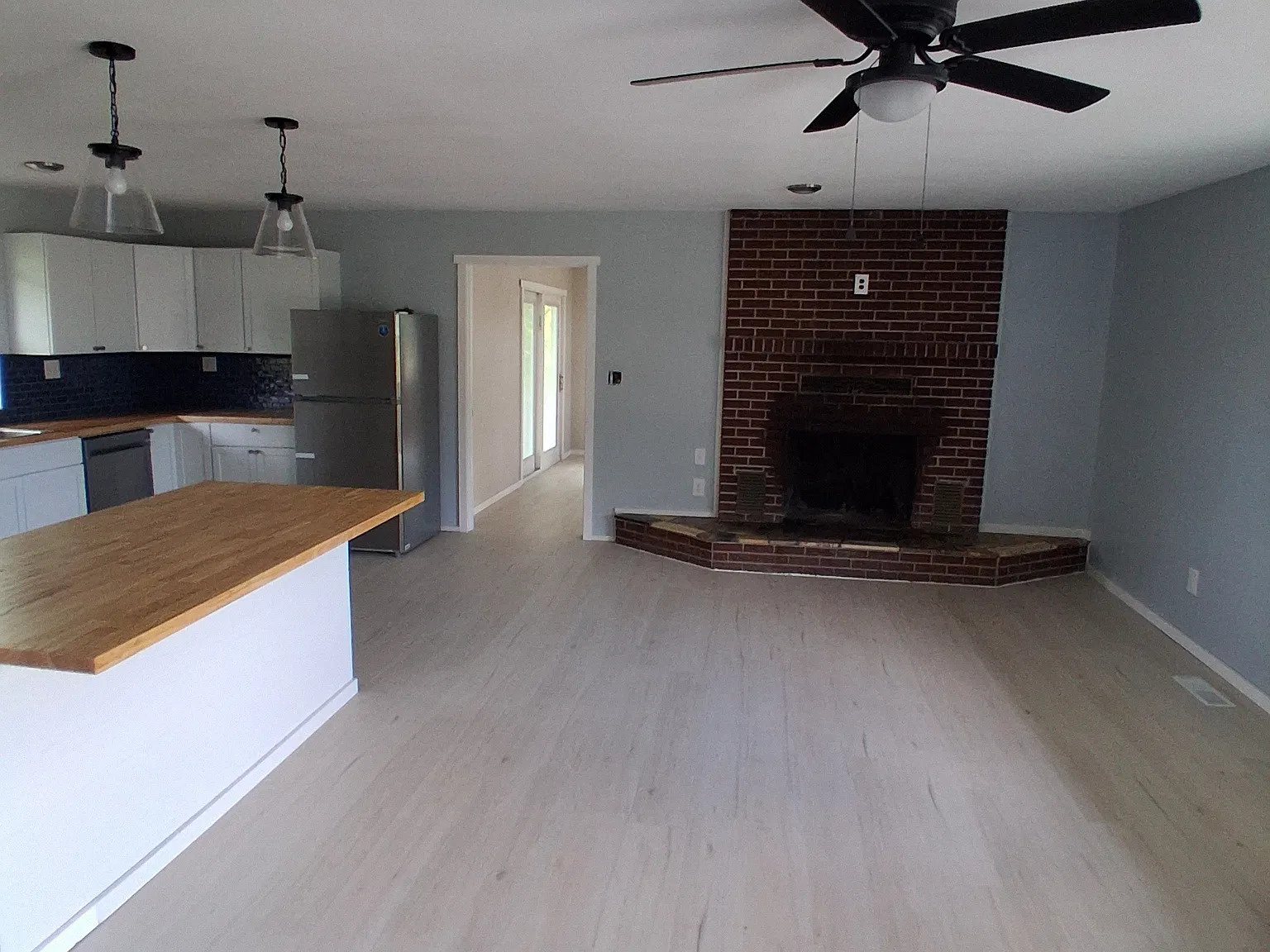 3 bed, 1300 sqft, $1,550 — Photo 3