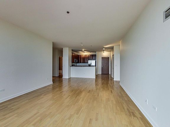 4th image of 1841 S Calumet Ave APT 2205