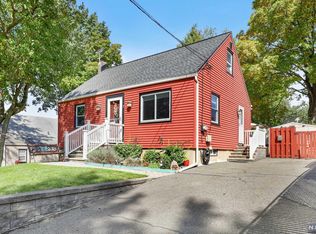 7 Gordon Rd, Bergenfield, NJ 07621