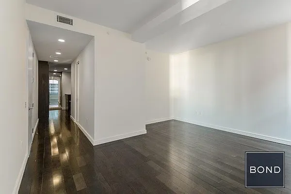 Rented by Bond New York | media 30