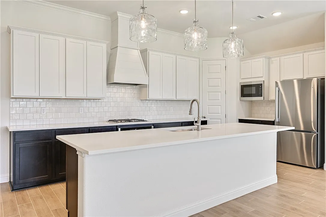 4 bed, 1973 sqft, $3,000 — Photo 4