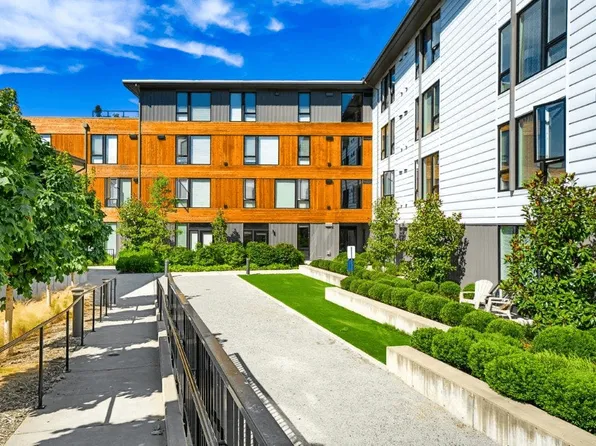 Blis, 747 Hanami Ln NE #308, Bainbridge Island, WA 98110