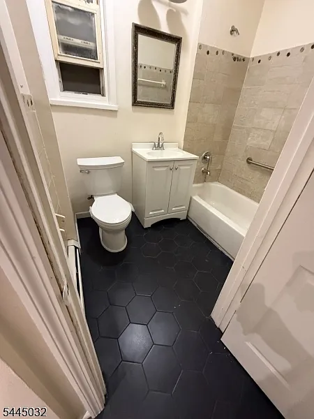 2 bed, 1.0 bath, $1,900 — Photo 2
