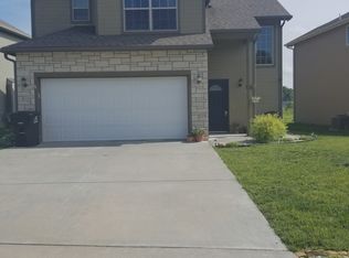 807 14th St, Wamego, KS 66547