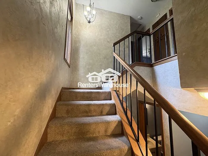 301 Kathy Ln NE — Photo 8