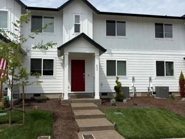 833 Sifuentez St, Woodburn, OR 97071