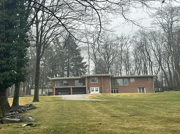 288 E Saddle River Rd, Upper Saddle River, NJ 07458