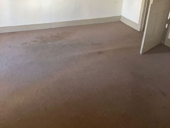 4th image of 658 E Walnut St #3