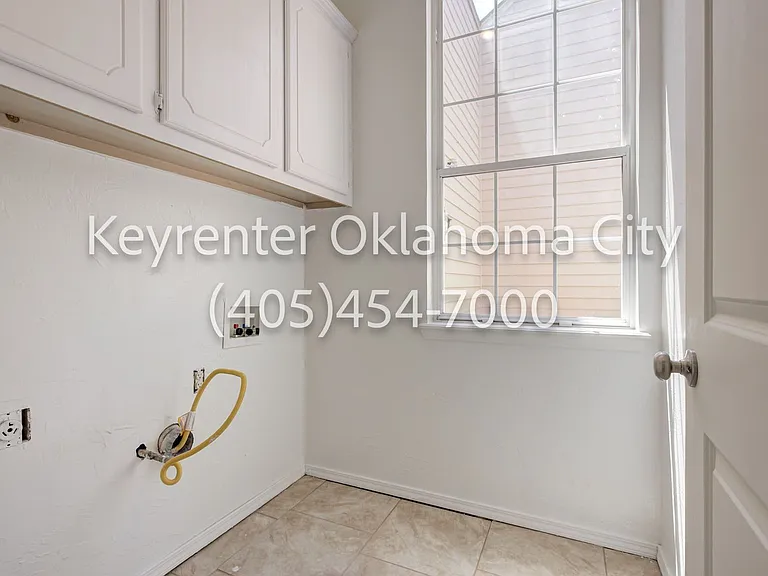 12100 Blueway Ave — Photo 19