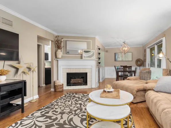 2885 Nassau DRIVE, Brookfield, WI 53045