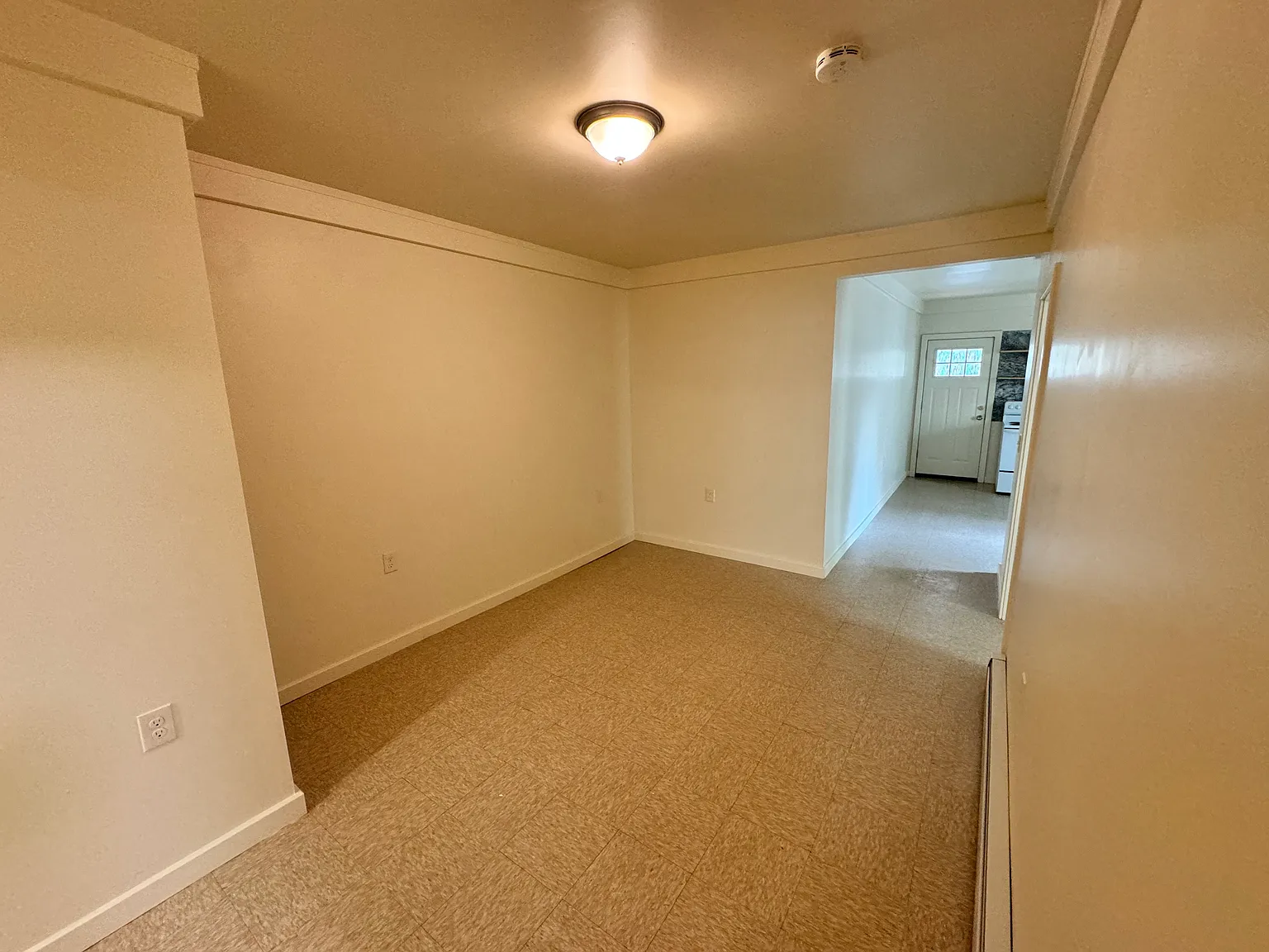 3 bed, 1100 sqft, $1,700 — Photo 2