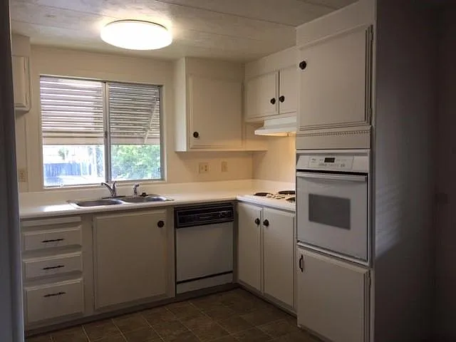 3955 Coffee Rd #82 — Photo 9