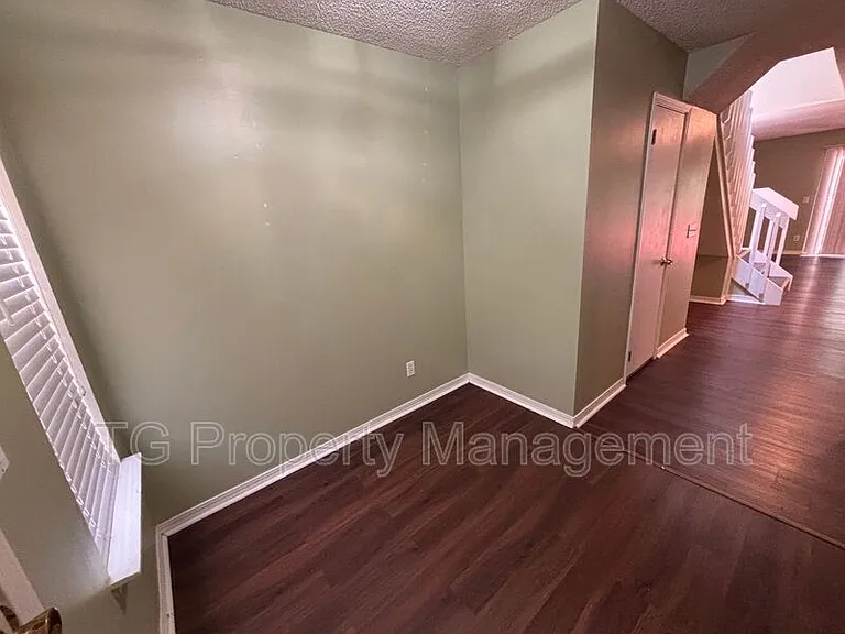 8531 Sturbridge Cir E — Photo 3