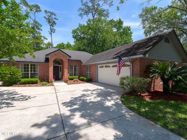 421 HOLIDAY HILL Circle E, Jacksonville, FL 32216