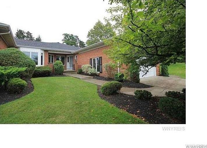 1st image of 18 Hampton Hill Dr