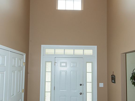 4th image of 8095 Chateau Ln