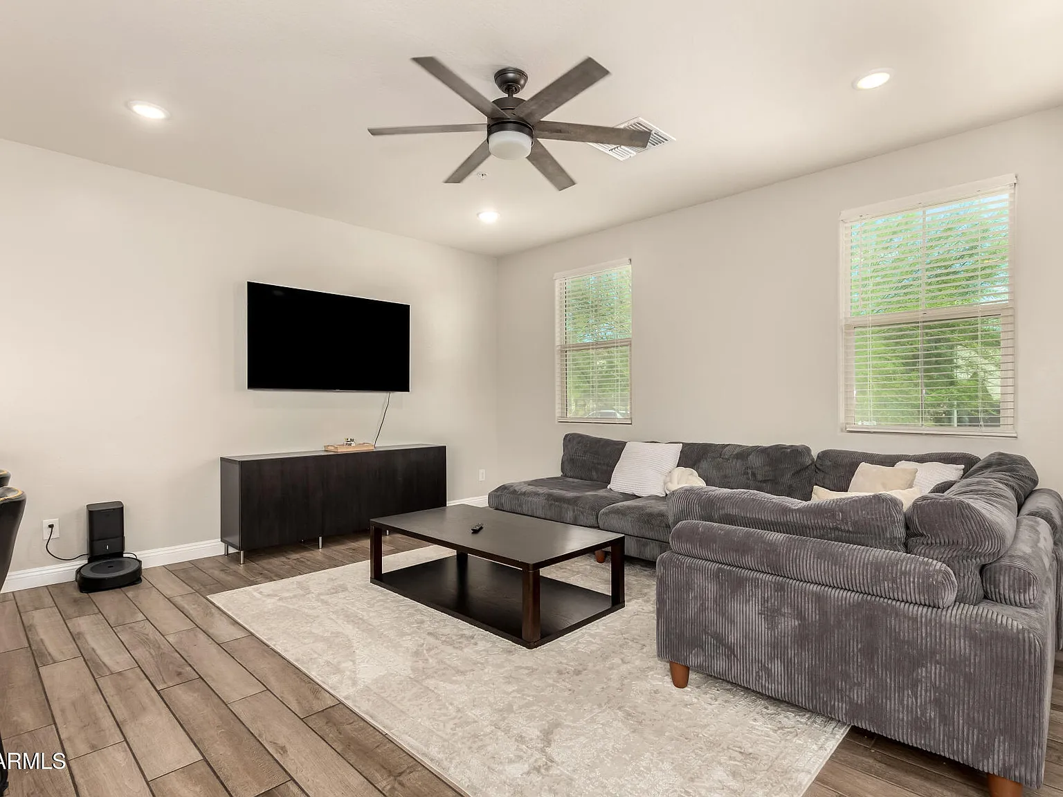 4 bed, 2.5 bath, 2029 sqft, $2,600 — Photo 3