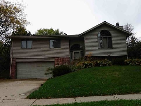 1st image of 725 Hawthorn Dr
