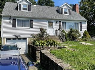 18 Grandview Dr, Danbury, CT 06811