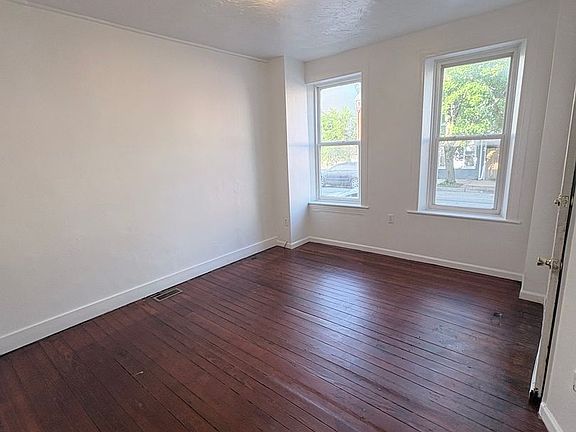 3rd image of 527 S Queen St APT 1