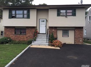35 10th Ave, Huntington Station, NY 11746