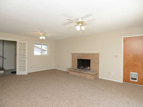 4th image of 421 NW Overlook Dr