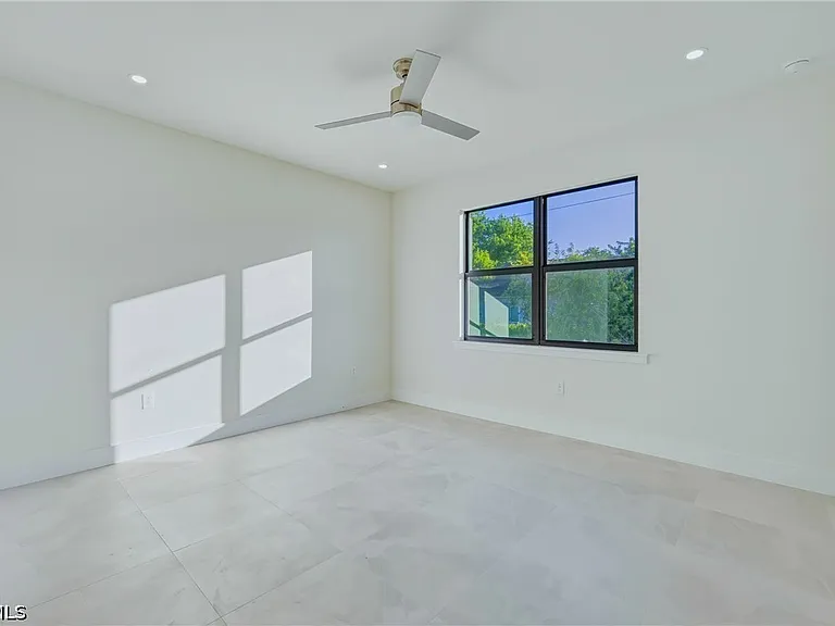2411 Lola Ave S — Photo 10