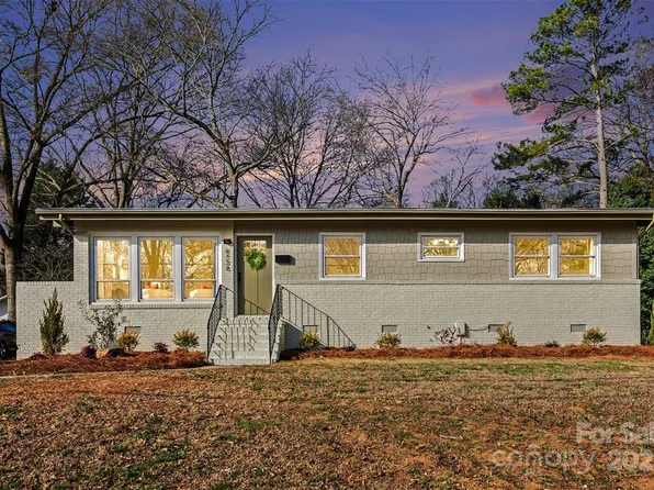 6738 Starcrest Dr, Charlotte, NC 28210