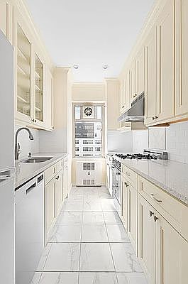 2nd image of 200 E 57th St APT 8C