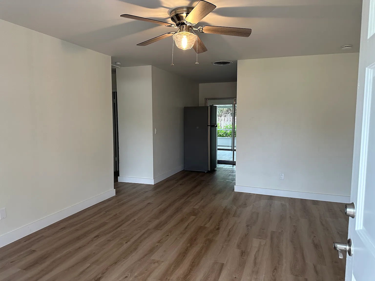 3 bed, 1.5 bath, 1073 sqft, $2,250 — Photo 4