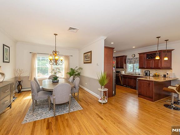 3rd image of 4 Kingsberry Ave