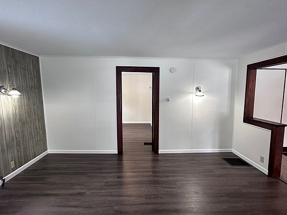 3rd image of 5578 N Market St Unit 2