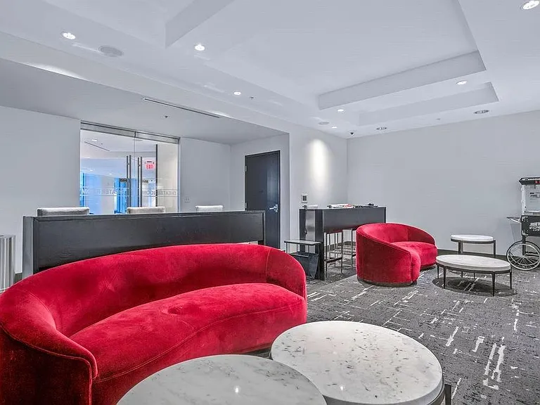 400 W Peachtree St NW #3707 — Photo 37