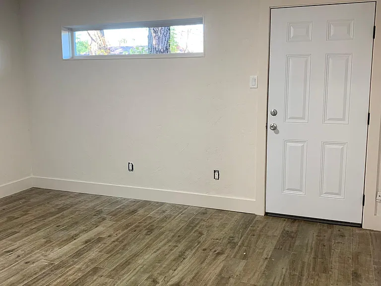 1711 Shely St #C — Photo 2