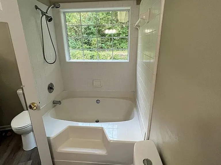 2945 Pointewest Dr — Photo 10
