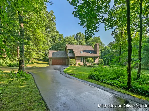 9700 Forest Ridge Ln, Middleville, MI 49333