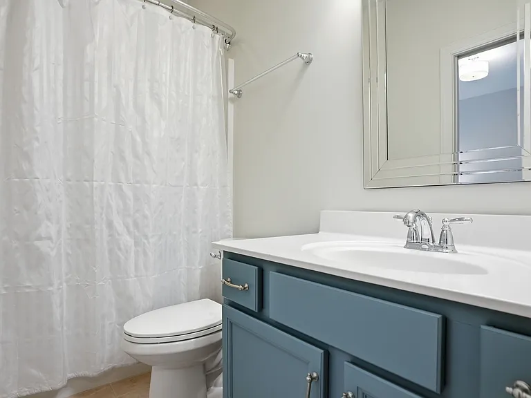 3rd bedroom en-suite bathroom