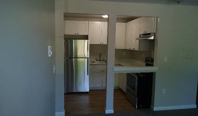 Whitney Manor — Photo 6