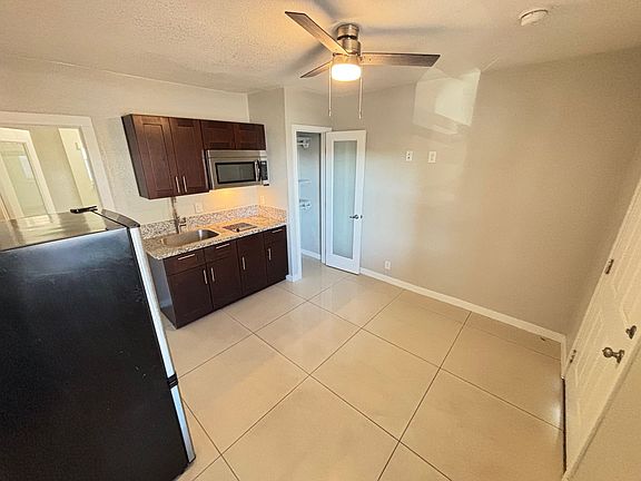 5th image of 1401 E Carson Ave #3