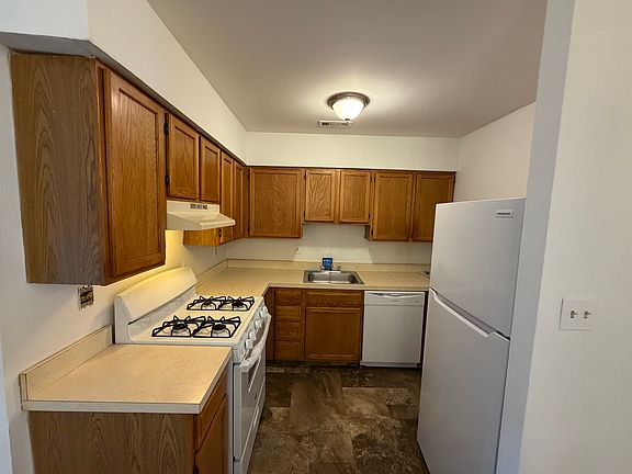 3rd image of 3402 Stanwood St Floor 2