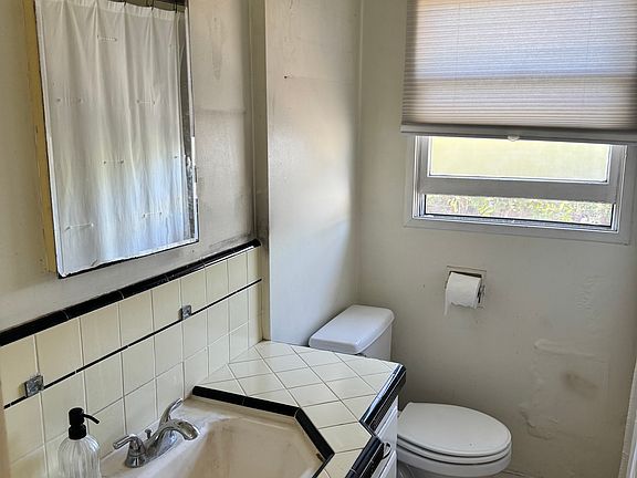 5th image of 3520 Thorn St