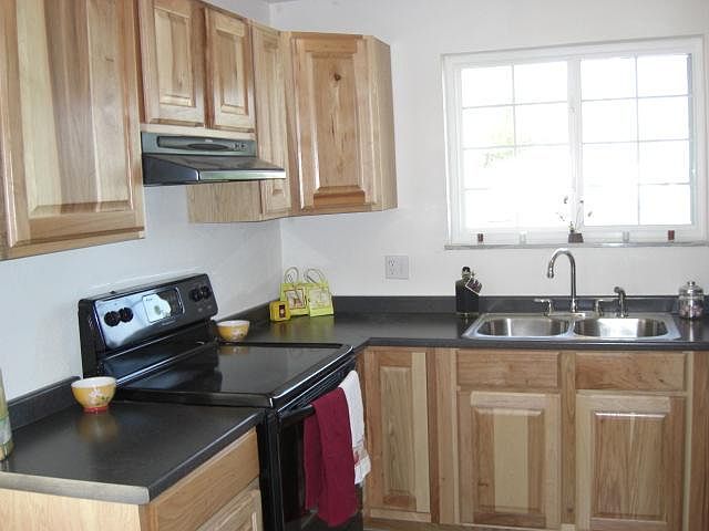 2nd image of 1609 Clinton St