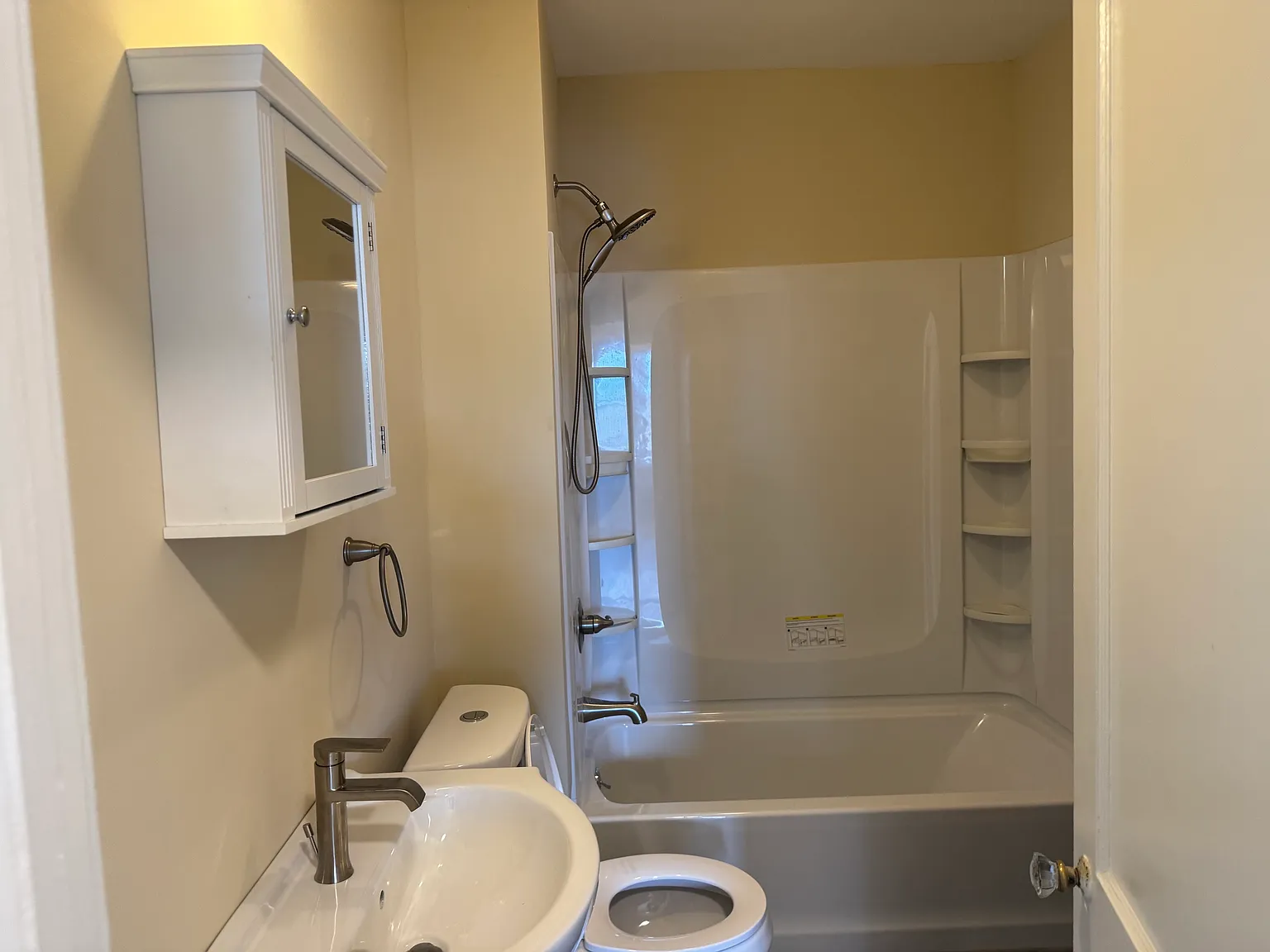 2 bed, 1200 sqft, $1,600 — Photo 4