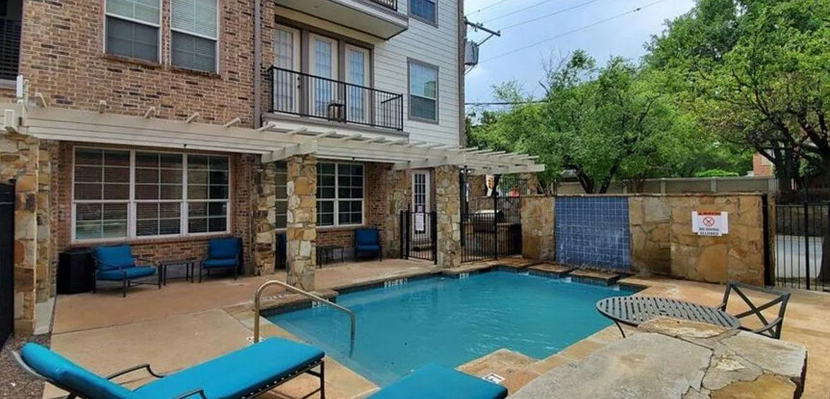 2 bed, 1276 sqft, $1,895 — Photo 2