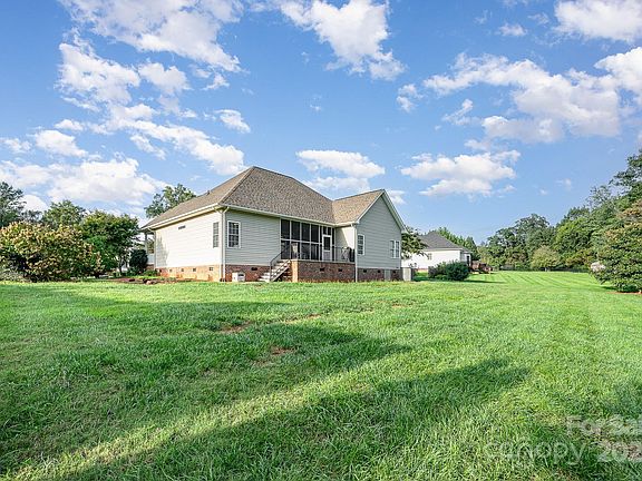 4th image of 183 Donsdale Dr