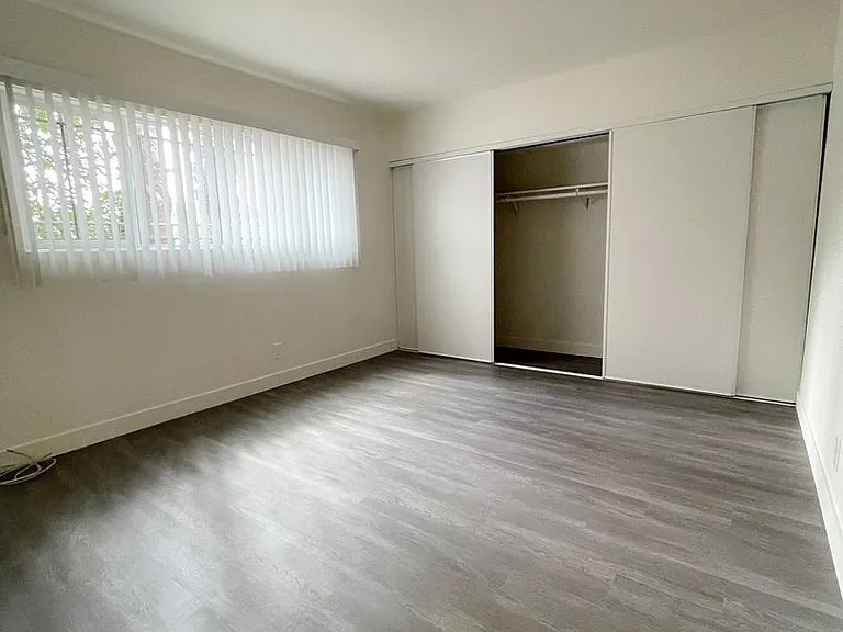 405 N Marengo Ave — Photo 19